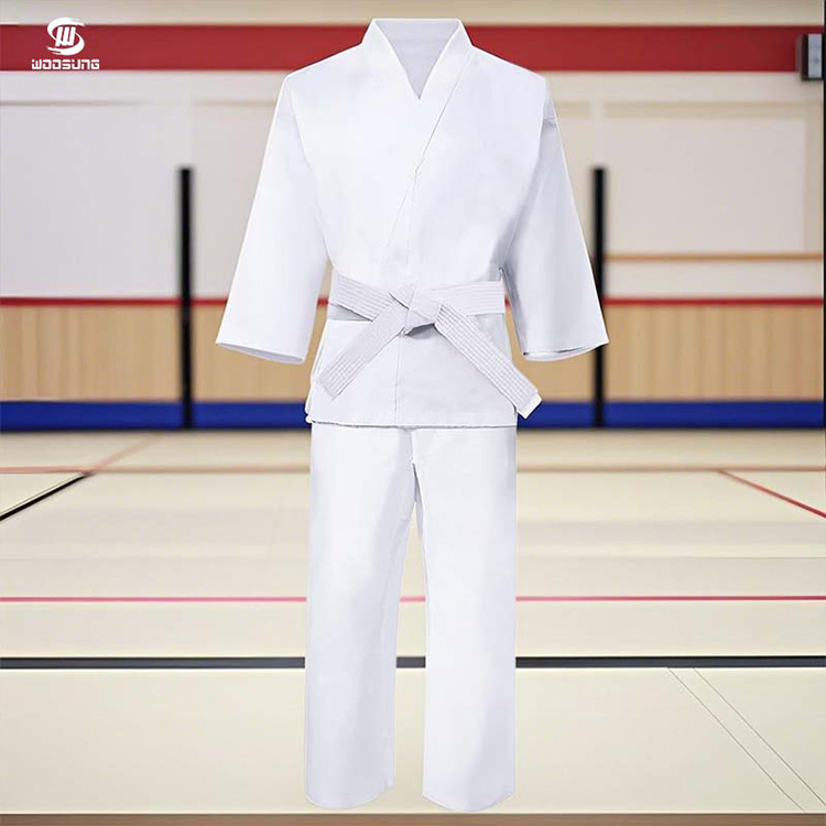 Superleichte Karate-Uniform